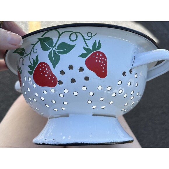 Vintage 1983 Teleflora White Enamel Strawberry Colander Strainer 8” Metal - Picture 4 of 10
